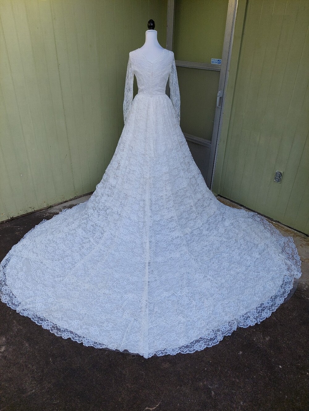 Vintage 1970s Lace Wedding Dress w/ Cathedral Train Tag Sz 12/Fit Sz 6